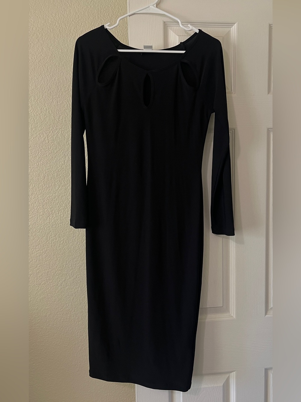 VENUS Black Long-Sleeve Midi Dress with Front Keyhole Accents